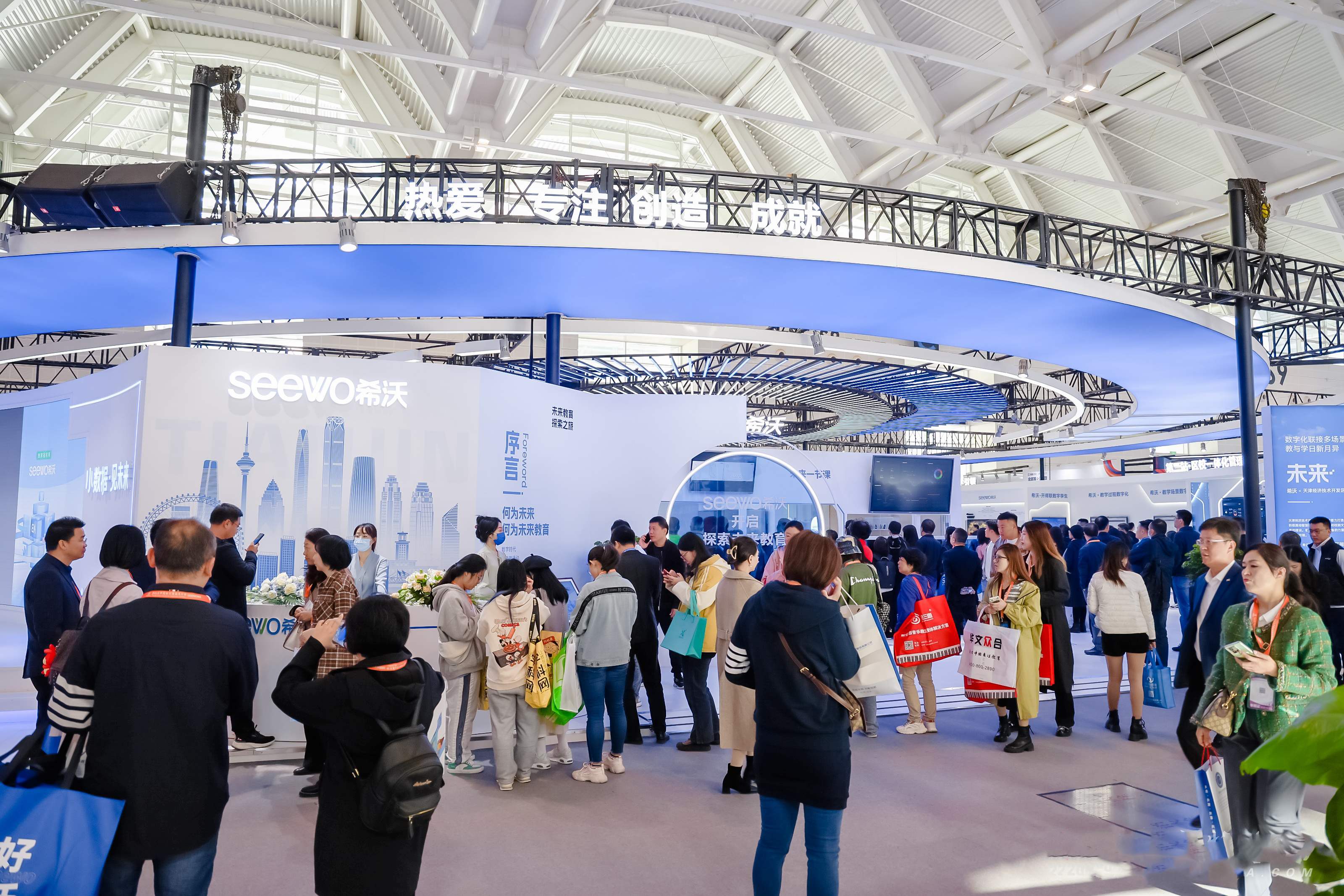 科技成果转化处党支部开展专题学习活动以及发展的大方向