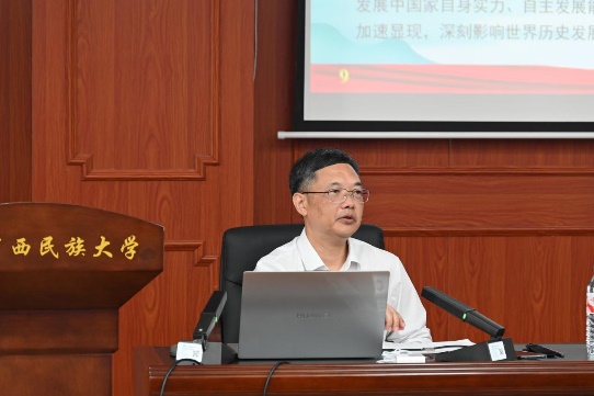 自治区外事办公室二级巡视员：容向前，演讲题目：习近平外交思想与中国—东盟合作专题讲座